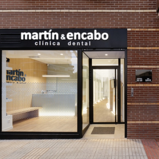 Clínica Martin Encabo com Iluminação Tromilux